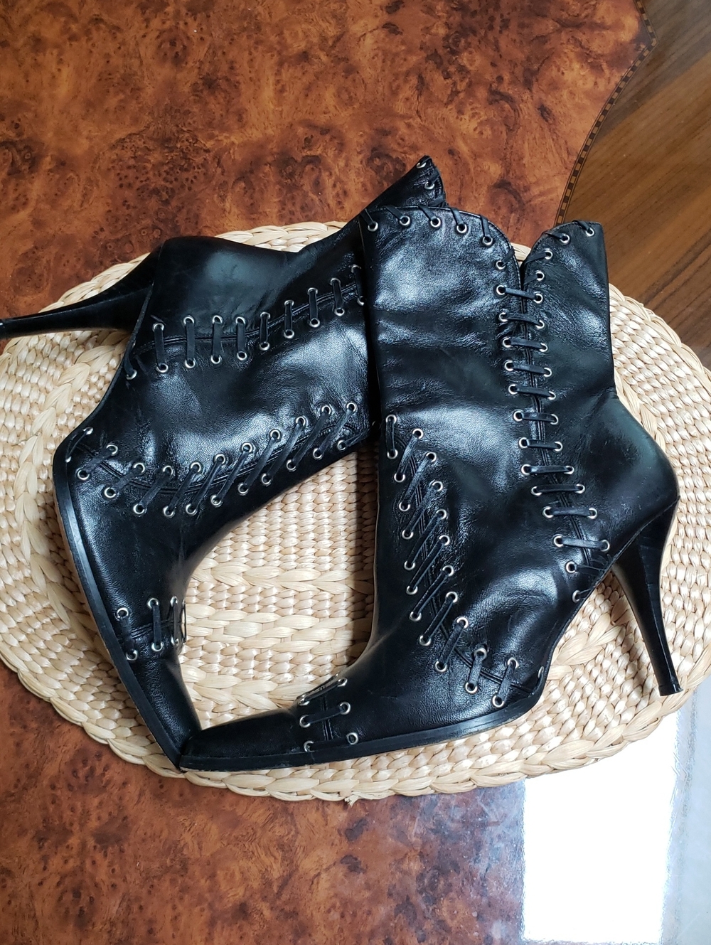 Beverly Feldman Leather Black Lace-Accent Pointed Toe Ankle Boots. Sz.8.5